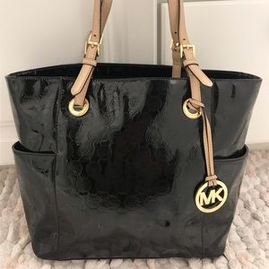 Michael Kors beautiful Purse in black patent